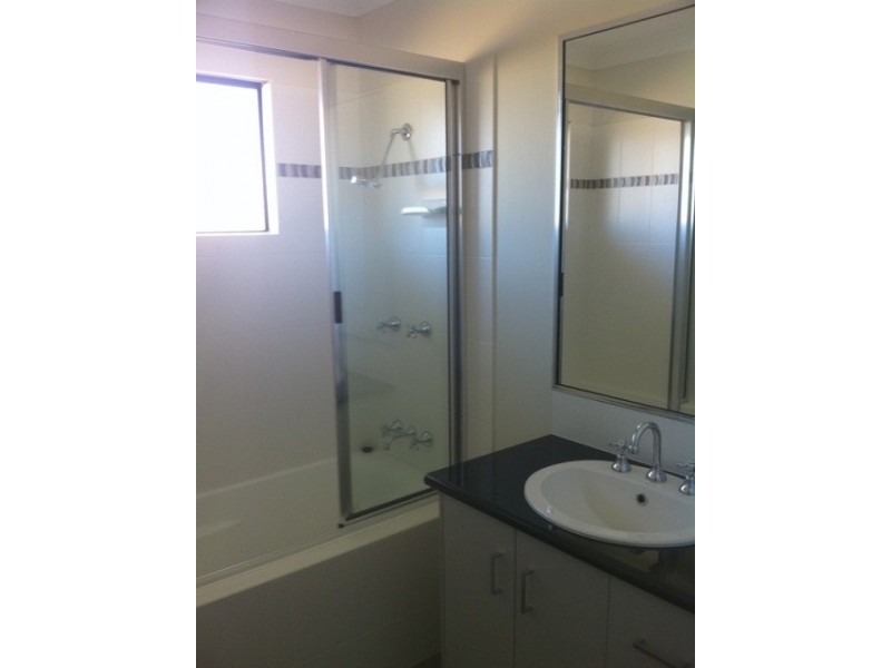 93 Daintree Drive, Bushland Beach QLD 4818