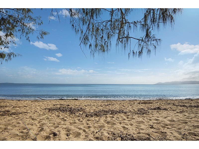 16 Harrier Court, Bushland Beach QLD 4818