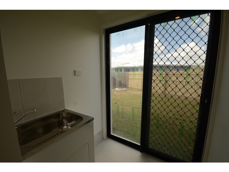 2/49 Marblewood Circuit, Mount Low QLD 4818