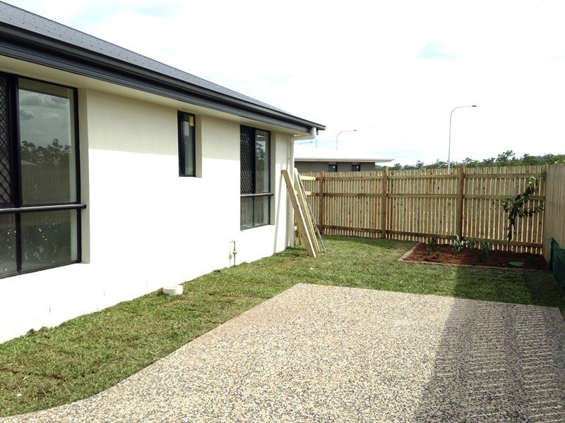 2/49 Marblewood Circuit, Mount Low QLD 4818