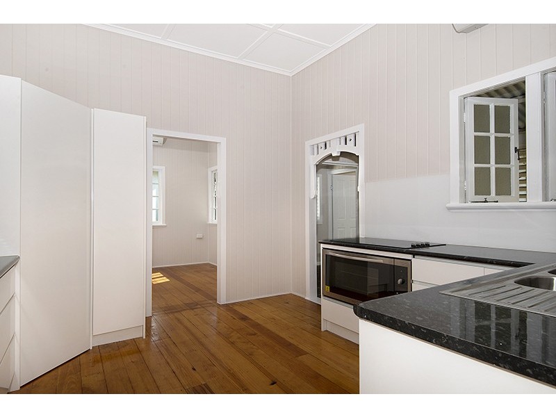 21 Leigh Street, West End QLD 4810