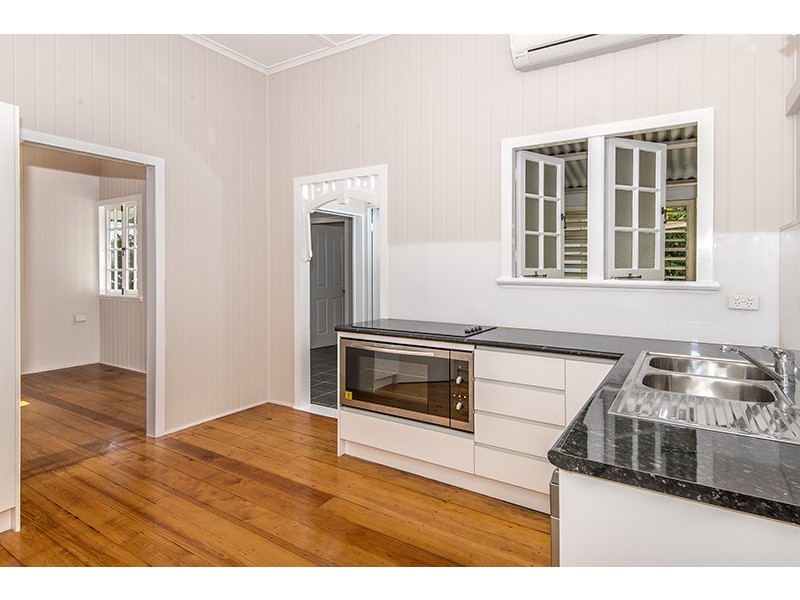 21 Leigh Street, West End QLD 4810