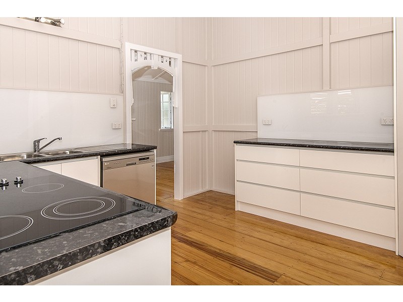 21 Leigh Street, West End QLD 4810