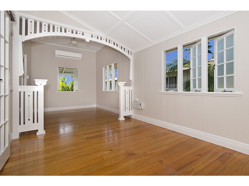 21 Leigh Street, West End QLD 4810