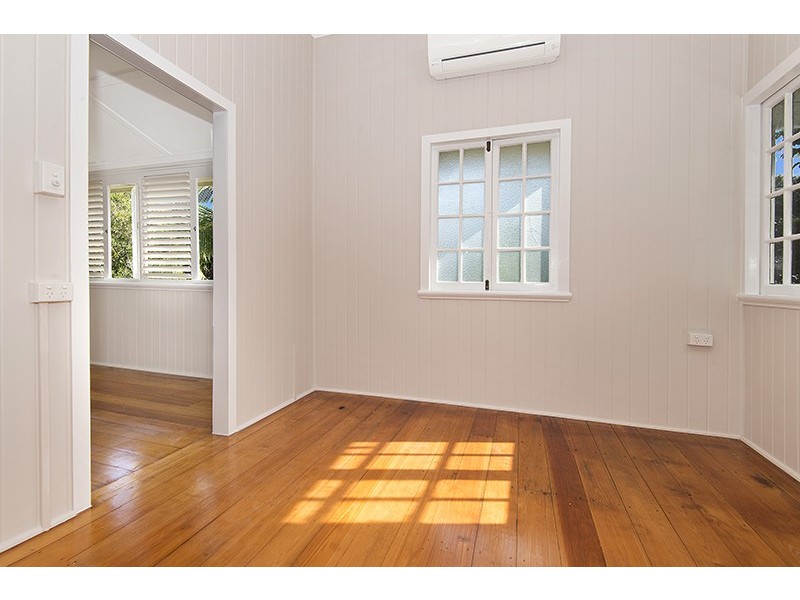 21 Leigh Street, West End QLD 4810