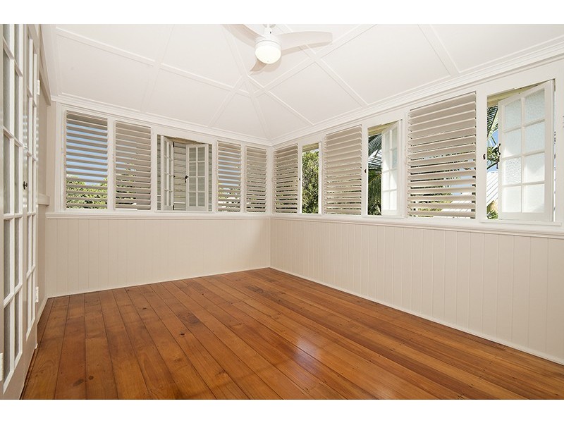 21 Leigh Street, West End QLD 4810