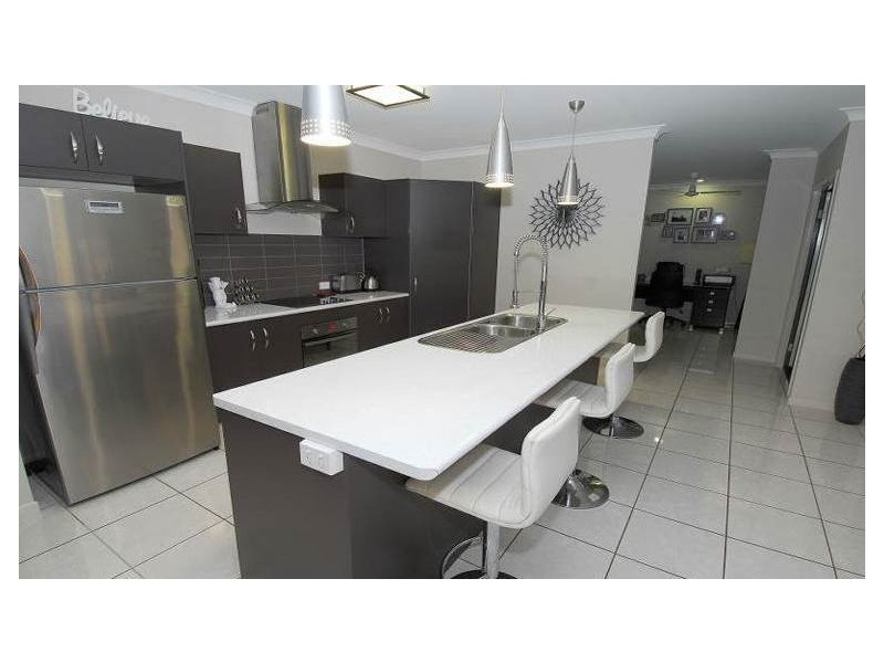 21 Mariala Court, Bushland Beach QLD 4818