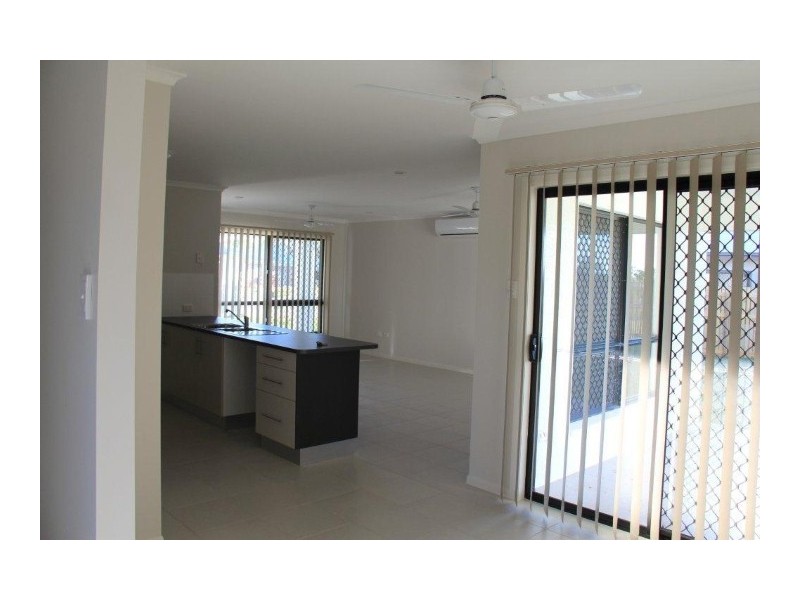 12 Lochern Way, Bushland Beach QLD 4818