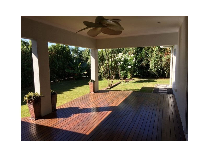 54 Rattray Street, Bushland Beach QLD 4818