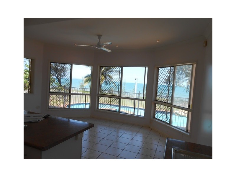 65 Cay Street, Saunders Beach QLD 4818