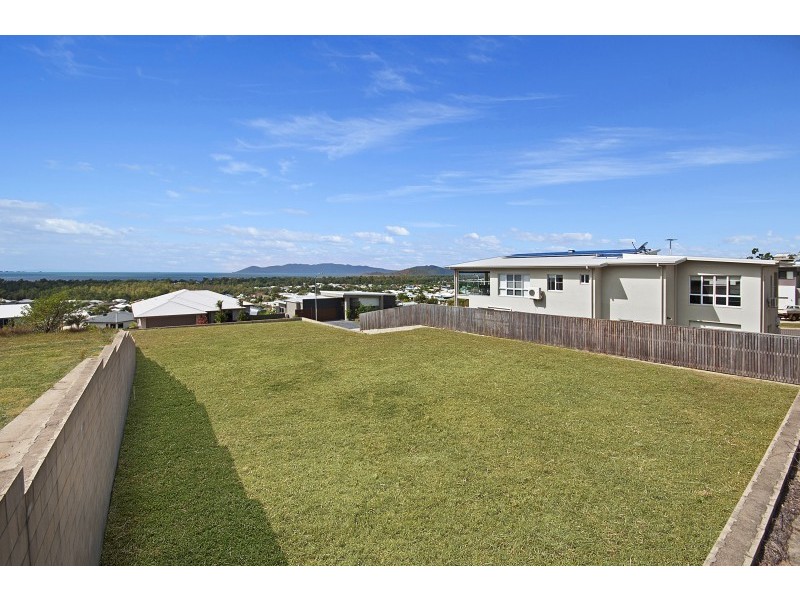23 Cashell Crescent, Bushland Beach QLD 4818
