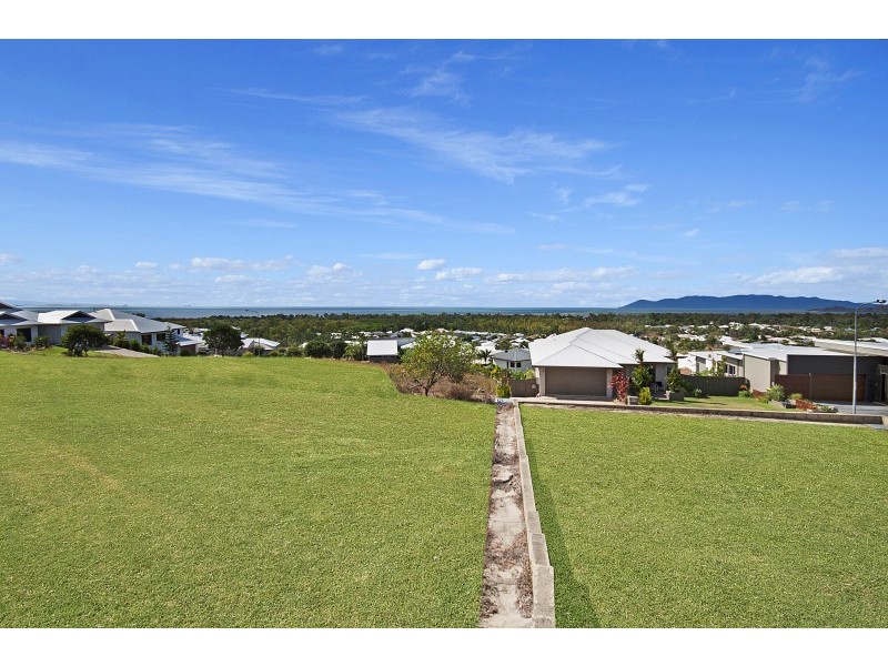 23 Cashell Crescent, Bushland Beach QLD 4818