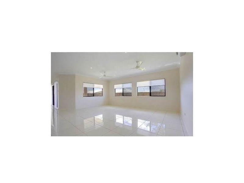 2 Rattray Street, Bushland Beach QLD 4818