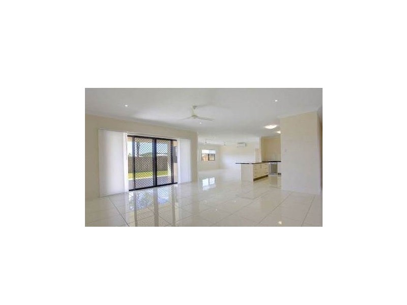 2 Rattray Street, Bushland Beach QLD 4818