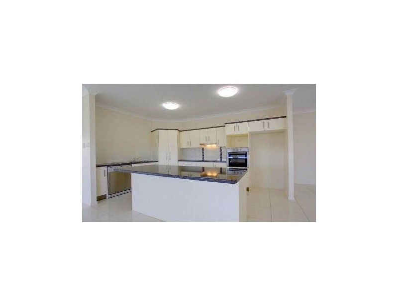 2 Rattray Street, Bushland Beach QLD 4818