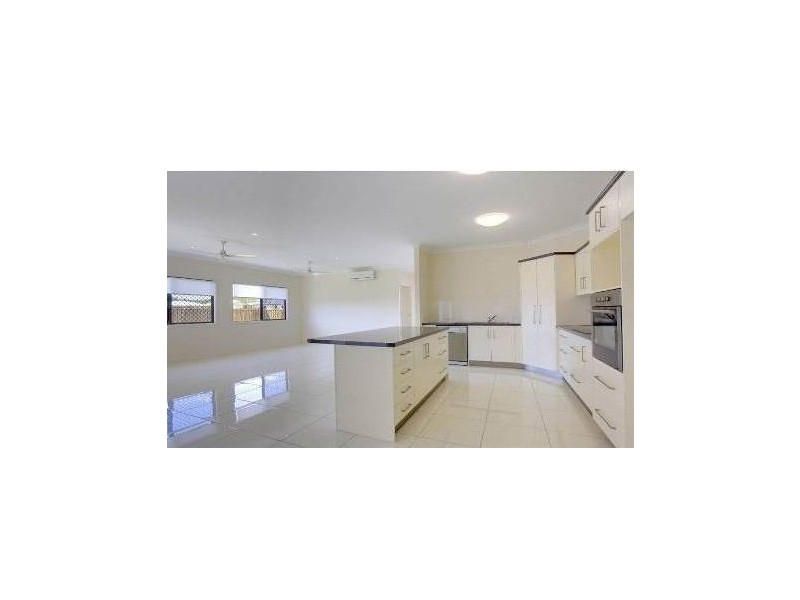 2 Rattray Street, Bushland Beach QLD 4818