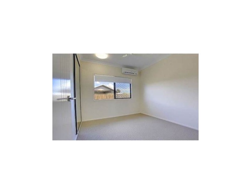 2 Rattray Street, Bushland Beach QLD 4818