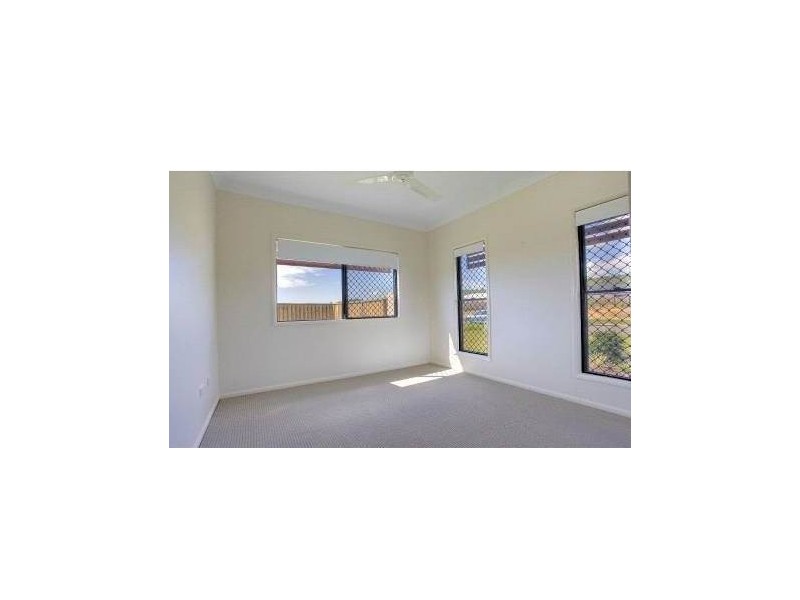 2 Rattray Street, Bushland Beach QLD 4818