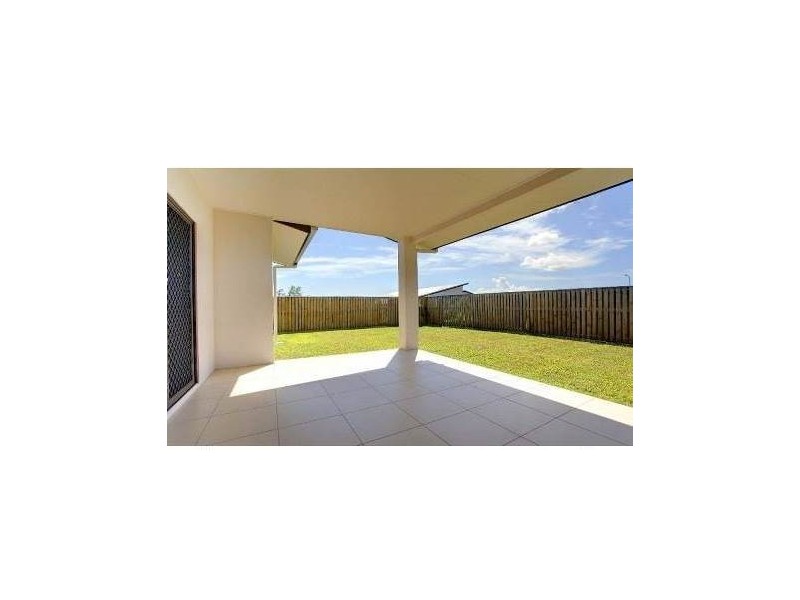 2 Rattray Street, Bushland Beach QLD 4818