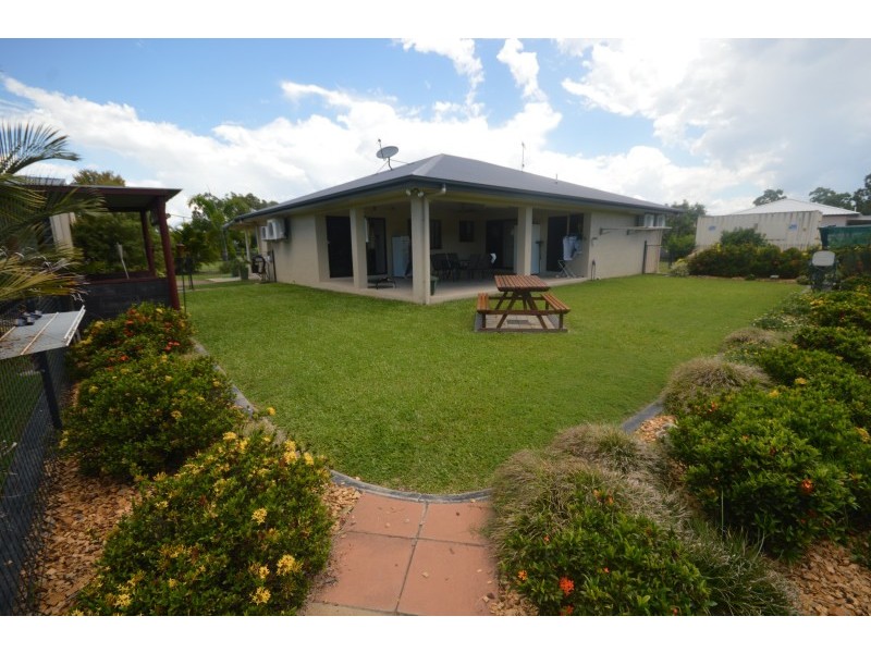 25 Salamanda Street, Bluewater QLD 4818