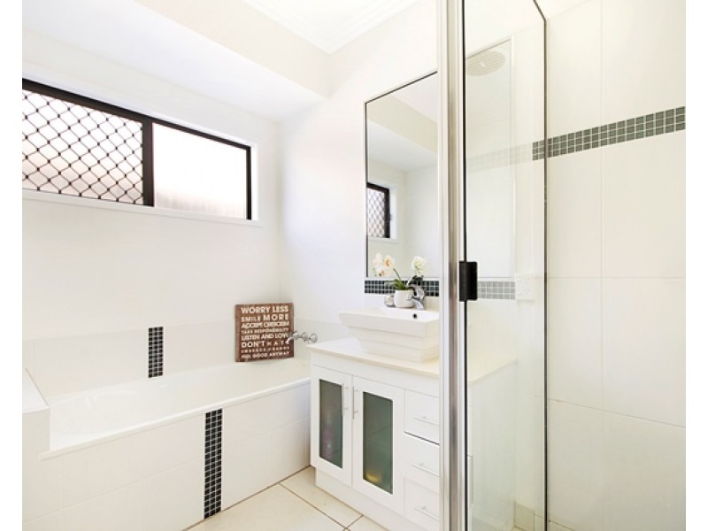 12 Ningaloo Crescent, Burdell QLD 4818