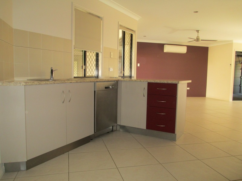 2/16 Marita Court, Bushland Beach QLD 4818