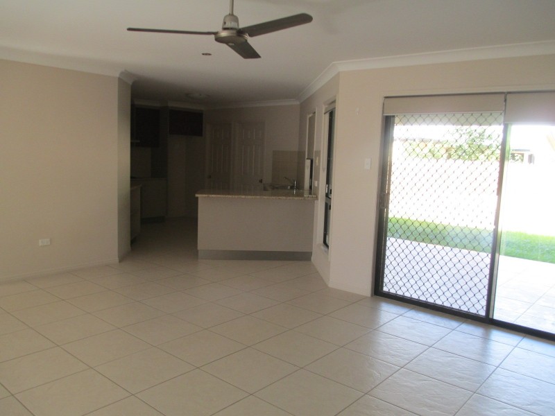 2/16 Marita Court, Bushland Beach QLD 4818