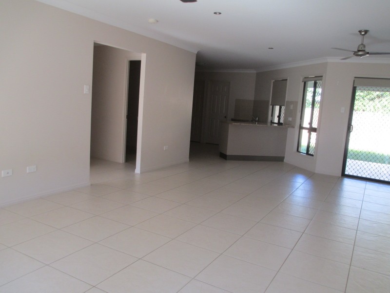 2/16 Marita Court, Bushland Beach QLD 4818