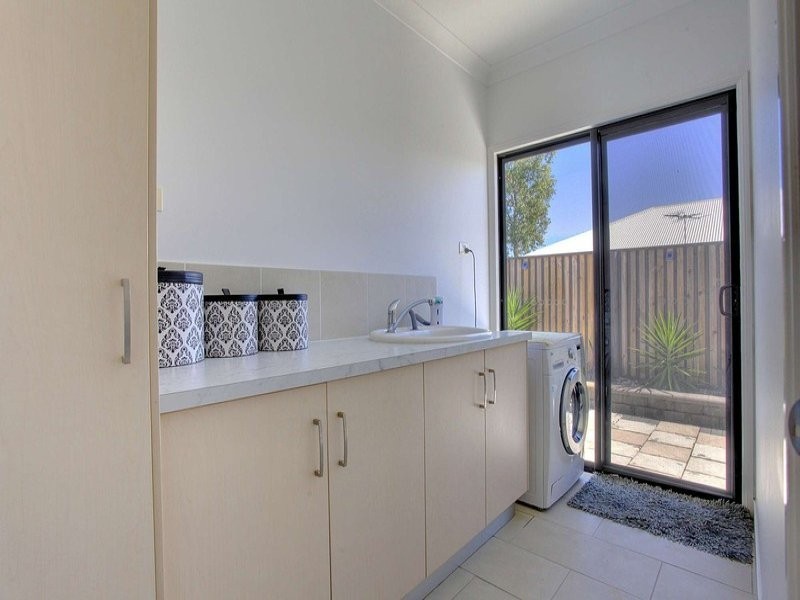 42 Donostia Crescent, Bushland Beach QLD 4818