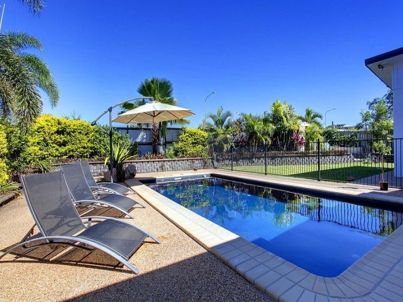 42 Donostia Crescent, Bushland Beach QLD 4818