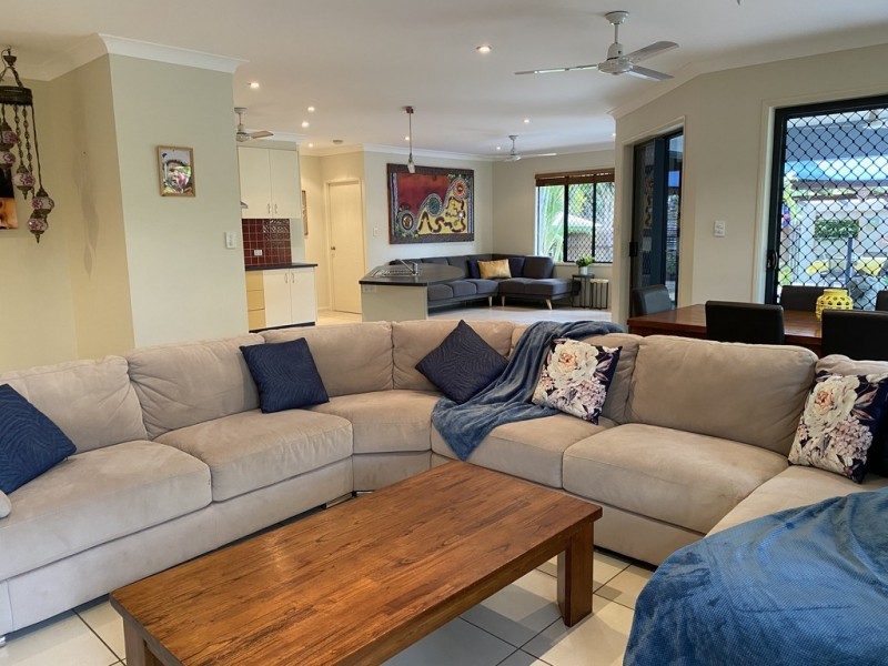 34 Seabrook Circuit, Bushland Beach QLD 4818