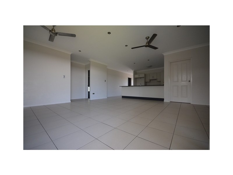 59 Hillock Crescent, Bushland Beach QLD 4818