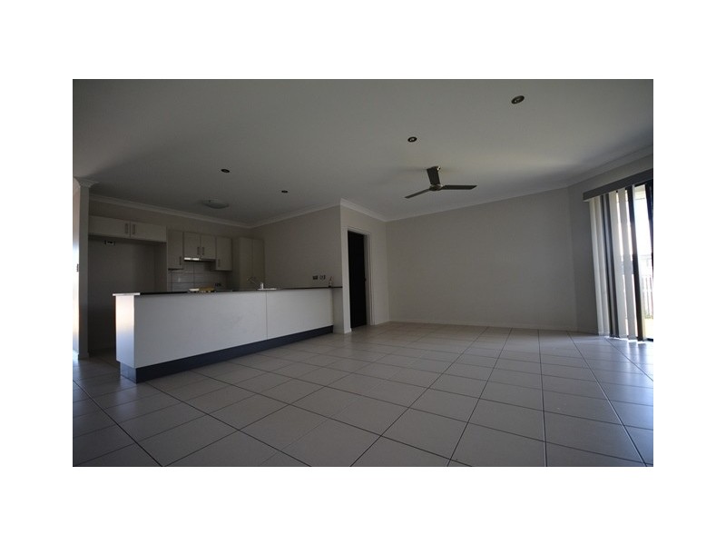 59 Hillock Crescent, Bushland Beach QLD 4818