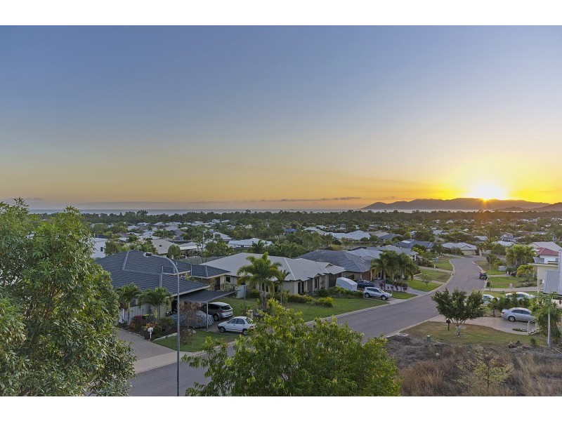 15 Genesta Court, Bushland Beach QLD 4818