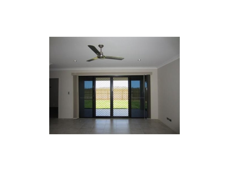 4 Ellenor Street, Mount Low QLD 4818