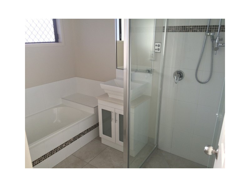 4 Ellenor Street, Mount Low QLD 4818