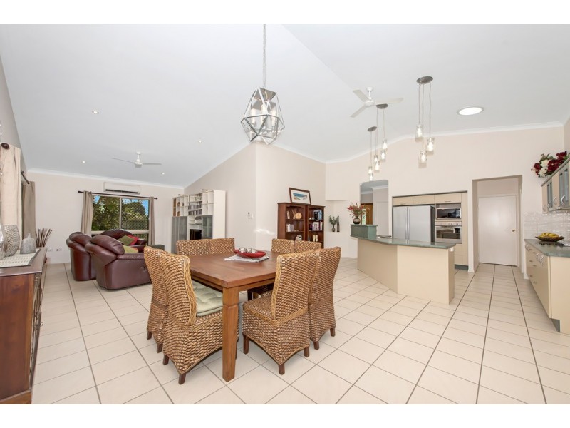 8 Brenton Circuit, Deeragun QLD 4818