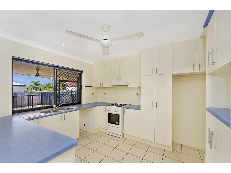 2 Buller Close, Mount Louisa QLD 4814