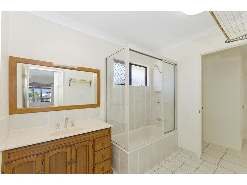 2 Buller Close, Mount Louisa QLD 4814
