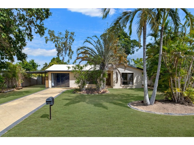 4 Lotus ct, Bushland Beach QLD 4818