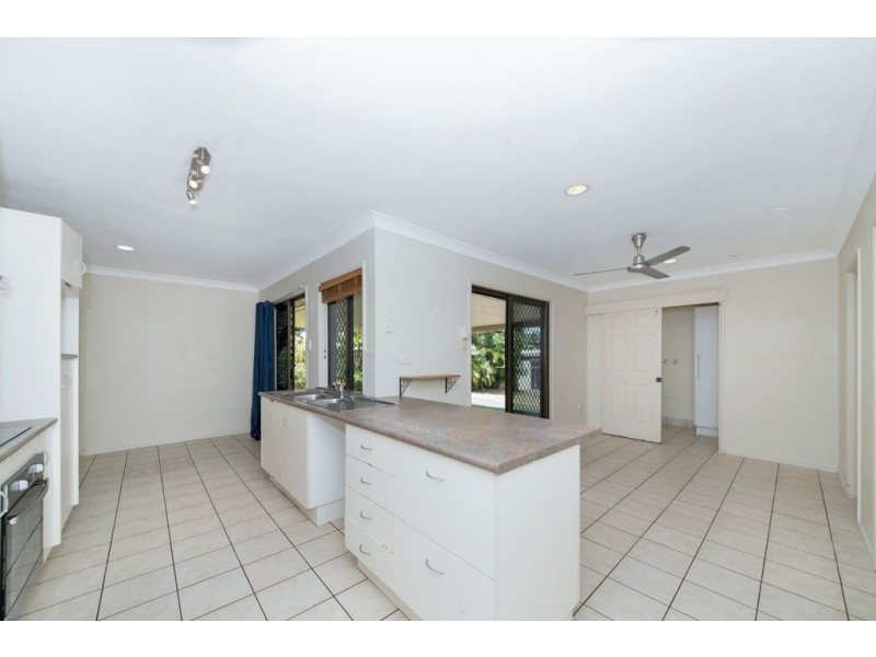 4 Lotus ct, Bushland Beach QLD 4818