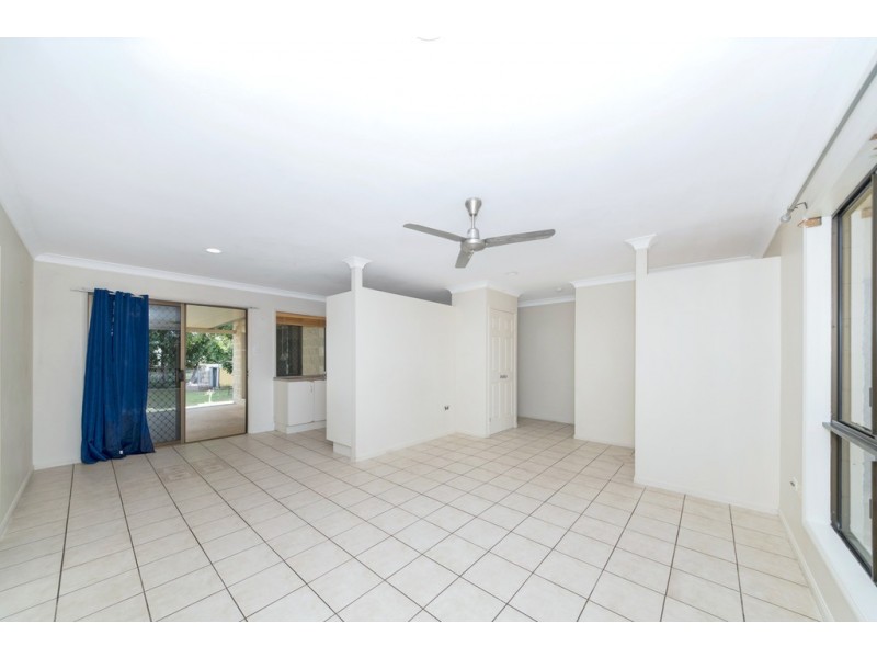 4 Lotus ct, Bushland Beach QLD 4818