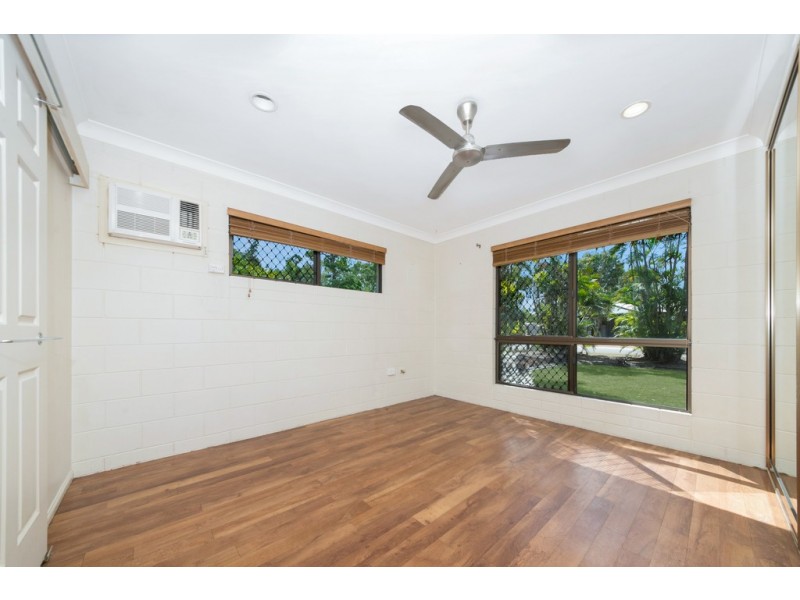 4 Lotus ct, Bushland Beach QLD 4818