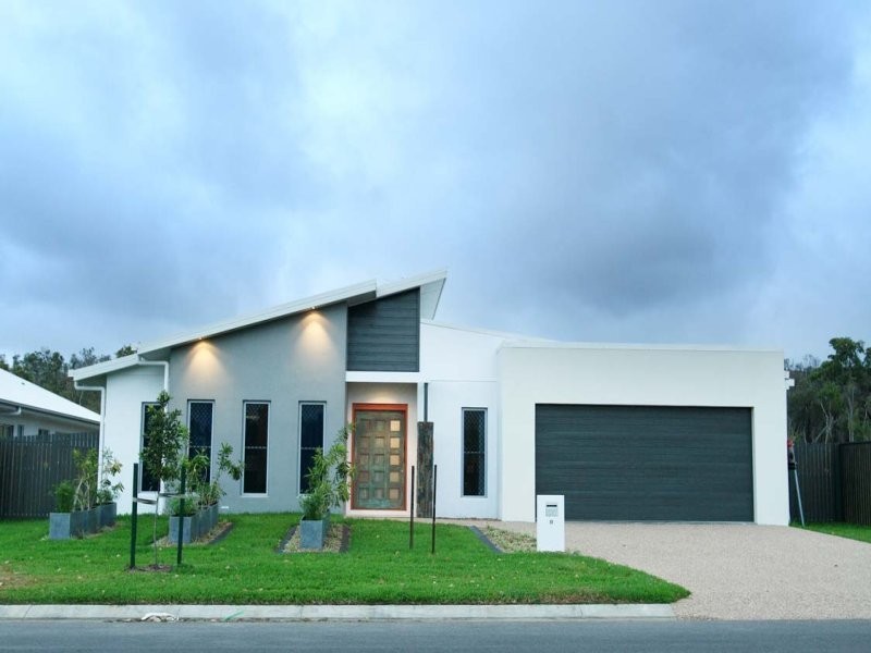 11 Hillock Crescent, Bushland Beach QLD 4818