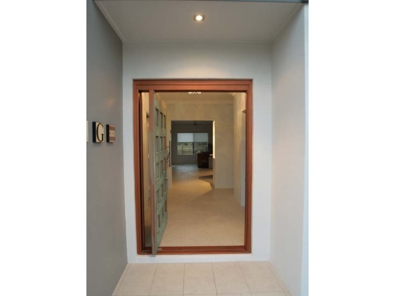 11 Hillock Crescent, Bushland Beach QLD 4818