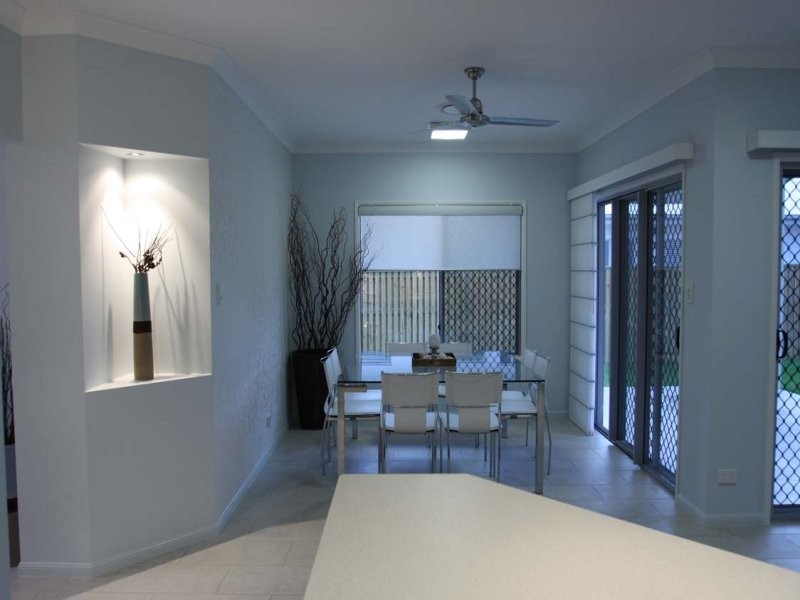 11 Hillock Crescent, Bushland Beach QLD 4818