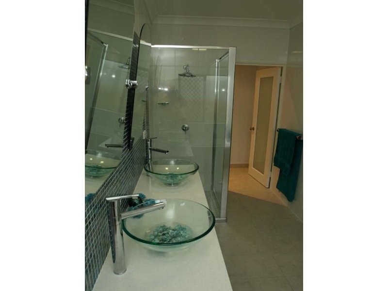 11 Hillock Crescent, Bushland Beach QLD 4818