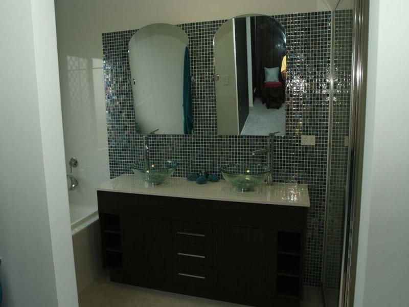 11 Hillock Crescent, Bushland Beach QLD 4818