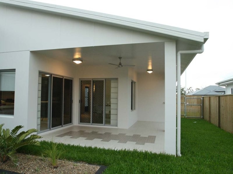 11 Hillock Crescent, Bushland Beach QLD 4818