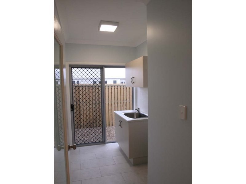 11 Hillock Crescent, Bushland Beach QLD 4818